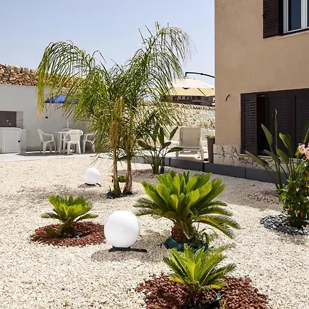 Beautiful In With House Sea View Holiday home